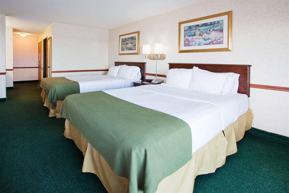 Holiday Inn Express St Ignace-Lake Central By Ihg Saint Ignace Rum bild